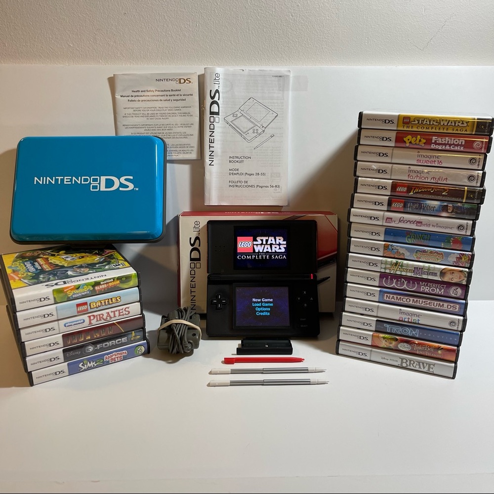 (BUNDLE) Red Nintendo DS Lite 
W 22/Games & Accessories!!